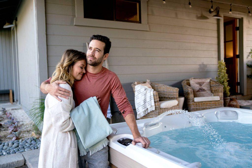 Caldera Paradise Reunion 2019 Arctic White Parchment Lifestyle Couple Near Spa Hugging e1674639994500